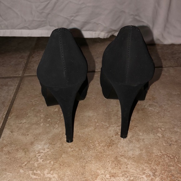 Black Soft Suede 4 Inch Heels Size 9 - Picture 3 of 6